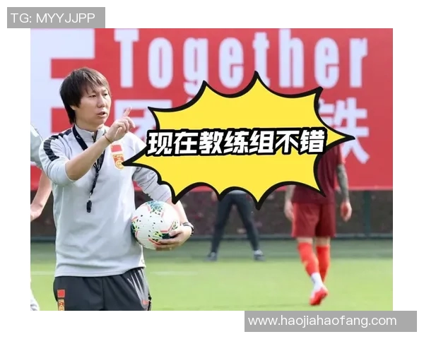 球员齐心协力保护姚明展现团队精神与友谊的力量